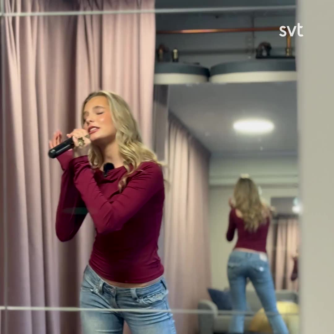 Ina, 14 år deltar i SVT:s nya musiktävling Hello Mello: ”Jättekul och jätteläskigt”